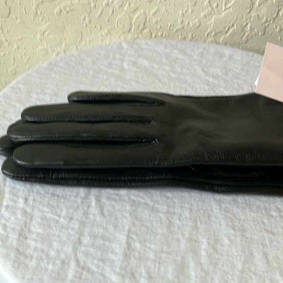 Kate Spade: Black cut out Spade Leather Gloves- Gold Tone- Small - Picture 12 of 16